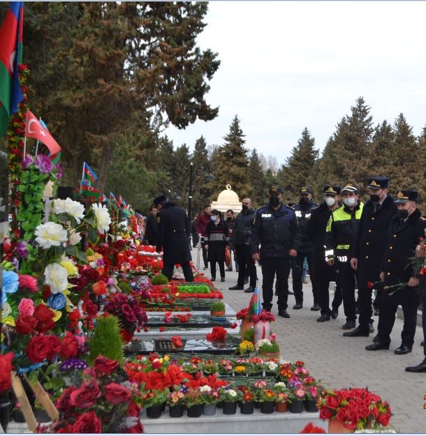 Polis onların ailələrini vaxtaşırı ziyarət edir.