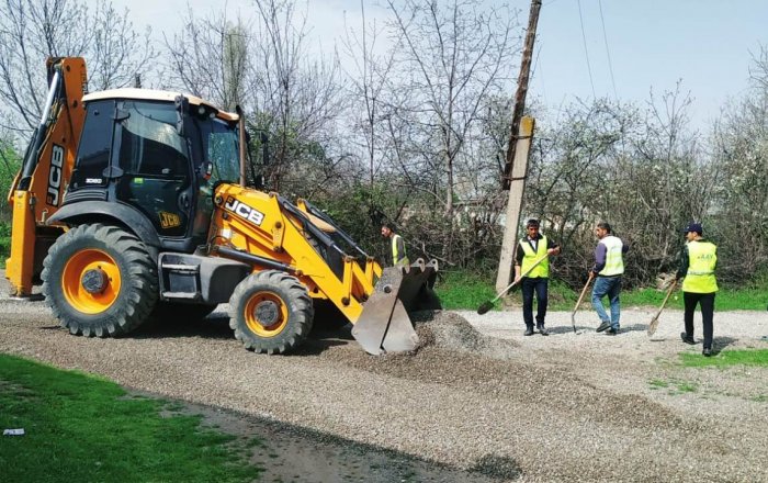 Tovuz döyüşləri şəhidimiz, gizir Yaşar Babayevin Köçəsgər kəndində doğma yaşayış evinə gedən yolda Ağstafa Rayon İcra Hakimiyyəti tərəfindən təmir-bərpa işləri aparılıb.