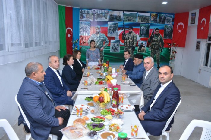 Şamaxıda rayon rəhbərliyi iftarlarını şəhid ailəsində açıb.