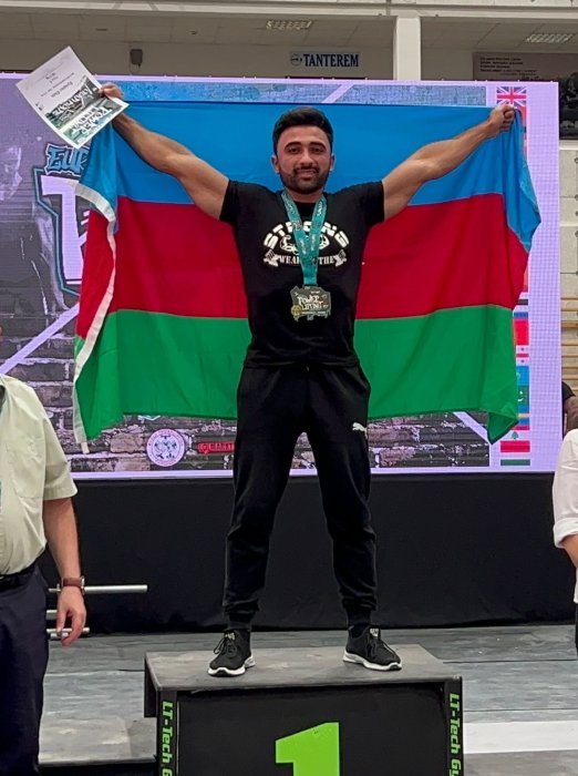 67 kq çəki dərəcəsində 162,5 kq nəticə ilə Avropa çempionatında qızıl medal qazanıb.