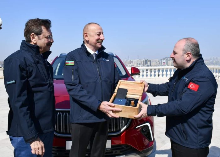 Türkiyənin ilk yerli elektromobili “Togg” İlham Əliyevə təqdim olunub.