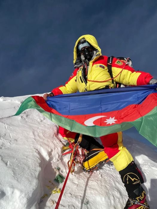 Azərbaycanlı alpinist İsrafil Aşurlu Nepalda yerləşən Makalu zirvəsini fəth edərək bayrağımızı dalğalandırıb.