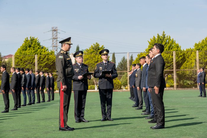 Salyan rayonuna səfər çərçivəsində general-polkovnik Vilayət Eyvazov bölgə üzrə polis orqanlarında sıravi və kiçik rəis heyətinə xidmətə qəbulla bağlı sıra baxışı keçirib.