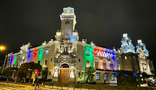 Peru paytaxtının mərkəzi Azərbaycan bayrağının rənglərinə boyandı-Foto