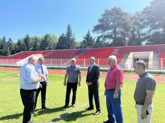 Mövcud şəraitlə tanışlıqdan sonra təlim-tədris prosesinin daha da səmərəli istifadə olunması istiqamətində müzakirələr aparılmışdır.