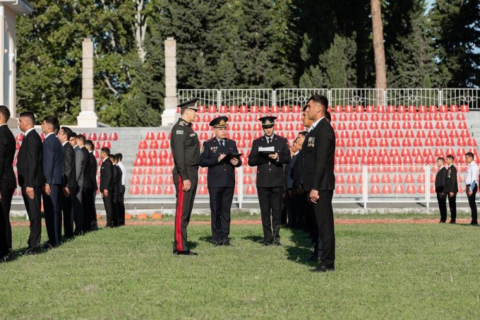 Mingəçevir şəhərinə səfər çərçivəsində general-polkovnik Vilayət Eyvazov bölgə üzrə polis orqanlarında sıravi və kiçik rəis heyətinə xidmətə qəbulla bağlı sıra baxışı keçirib.