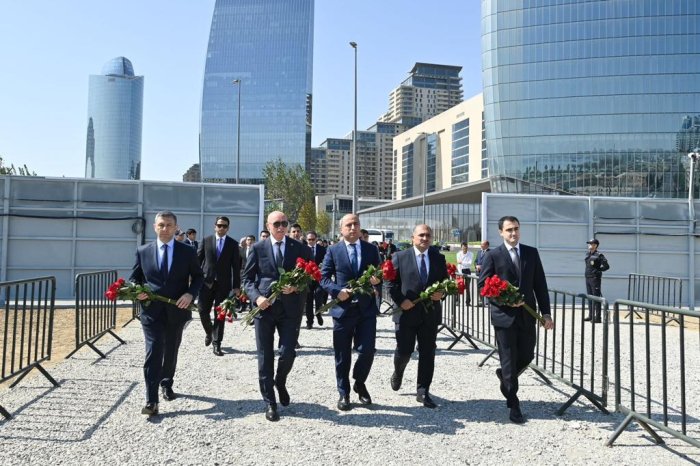 Sentyabrın 27-də saat 12:00-da Elm və Təhsil Nazirliyində şəhidlərin əziz xatirəsi birdəqiqəlik sükutla yad olunub.