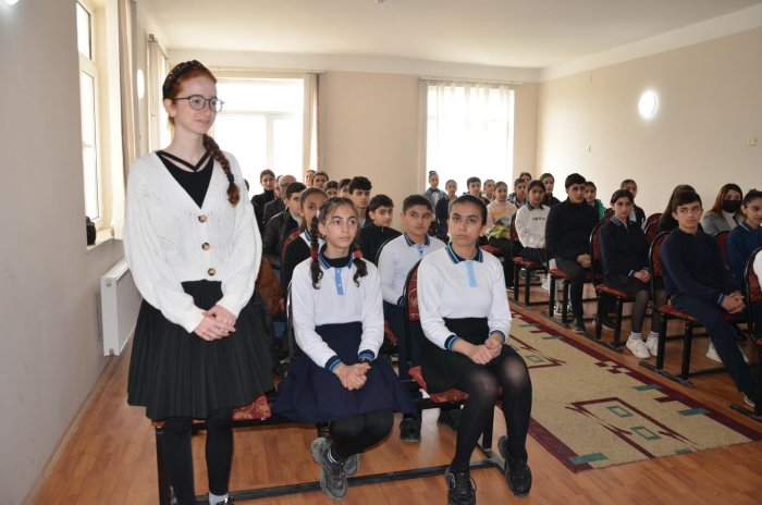 "Uşaq Səfirlər Məclisi”nin Region nümayəndələrinin əhatə dairəsinin genişləndirilməsi üçün seçilmiş fəal uşaqlarla görüş keçirilib. "Uşaq Səfirlər Məclisi”nin Region nümayəndələrinin əhatə dairəsinin genişləndirilməsi üçün seçilmiş fəal uşaqlarla görüş keçirilib.