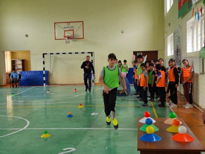 Elçin Nəcəfovun rəhbərliyi ilə məktəbli yeniyetmələr arasında "Şən startlar" estafet yarışı keçirildi.