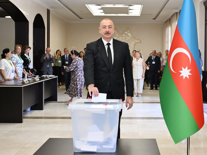 Prezident İlham Əliyev və birinci xanım Mehriban Əliyeva  səs veriblər.