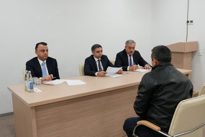 İcbari Tibbi Sığorta üzrə Dövlət Agentliyinin İdarə Heyətinin sədri Zaur Əliyev Abşeron Rayon Mərkəzi Xəstəxanasında Abşeron və Zəngilan rayon sakinlərini qəbul edib. İcbari Tibbi Sığorta üzrə Dövlət Agentliyinin İdarə Heyətinin sədri Zaur Əliyev Abşeron Rayon Mərkəzi Xəstəxanasında Abşeron və Zəngilan rayon sakinlərini qəbul edib.