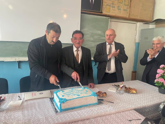"Şamaxı Peşə Liseyi" PHŞ-nin tədris və təlim işləri üzrə direktor müavini Alövsət Həsənov və istehsalat təlimi ustası Xəqani İslamovla çalışmanın son yaş həddinə çatdıqlarına görə kollektivlə görüş təşkil olundu. "Şamaxı Peşə Liseyi" PHŞ-nin tədris və təlim işləri üzrə direktor müavini Alövsət Həsənov və istehsalat təlimi ustası Xəqani İslamovla çalışmanın son yaş həddinə çatdıqlarına görə kollektivlə görüş təşkil olundu.