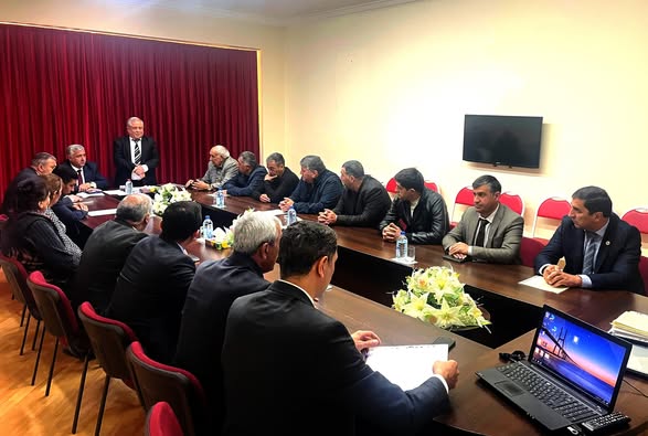 Daşkəsəndə istehlak bazarında fəaliyyət göstərən sahibkarlarla maarifləndici görüş keçirilib Daşkəsəndə istehlak bazarında fəaliyyət göstərən sahibkarlarla maarifləndici görüş keçirilib