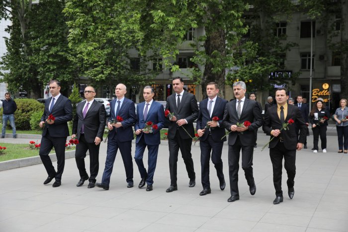 Ümummilli lider Heydər Əliyevin anadan olmasının 102 illiyinə həsr olunmuş Heydər Əliyev Mərkəzlərinin Ümumrespublika Müşavirəsi keçirilib. Ümummilli lider Heydər Əliyevin anadan olmasının 102 illiyinə həsr olunmuş Heydər Əliyev Mərkəzlərinin Ümumrespublika Müşavirəsi keçirilib.