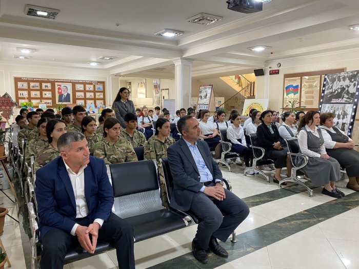 Səfərbərlik və Hərbi Xidmətə Çağırış üzrə Dövlət Xidmətinin əməkdaşı Bakı şəhəri, Sabunçu rayonunda yerləşən 67 saylı tam orta məktəbdə keçirilən tədbirdə iştirak edib. Səfərbərlik və Hərbi Xidmətə Çağırış üzrə Dövlət Xidmətinin əməkdaşı Bakı şəhəri, Sabunçu rayonunda yerləşən 67 saylı tam orta məktəbdə keçirilən tədbirdə iştirak edib.