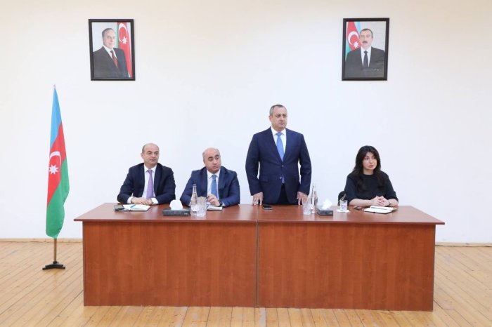 Mayın 21-də Suraxanı Rayon İcra Hakimiyyəti başçısı Adil Əliyev 85 №-li tam orta məktəbdə Yeni Suraxanı qəsəbəsinin sakinləri ilə görüşüb.