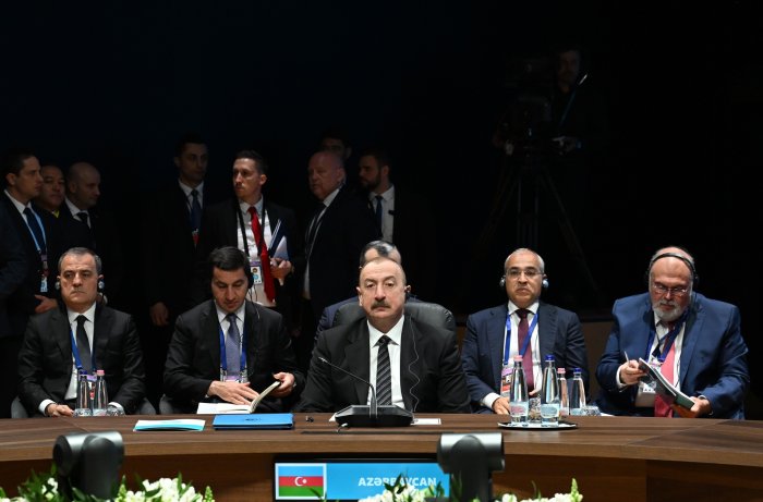 Prezident İlham Əliyev Budapeştdə Türk Dövlətləri Təşkilatının (TDT) Dövlət Başçıları Şurasının qeyri-rəsmi iclasında iştirak edib.