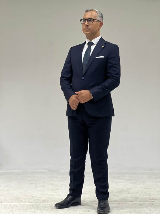 Kamran Əsədov yazır ki; - Əziz dostlar, bir çoxlarınızın suallarına cavab olaraq təhsil, elmi fəaliyyət və iş həyatımla bağlı qısa, lakin əhatəli məlumatı sizinlə bölüşmək istərdim. Kamran Əsədov yazır ki; - Əziz dostlar, bir çoxlarınızın suallarına cavab olaraq təhsil, elmi fəaliyyət və iş həyatımla bağlı qısa, lakin əhatəli məlumatı sizinlə bölüşmək istərdim.