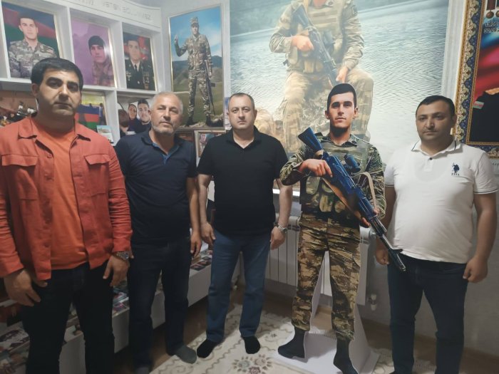 Adil Əliyev İbrahim Vəlizadənin ailəsini ziyarət edib.