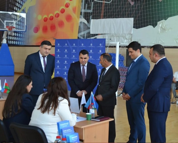 Əmək və Əhalinin Sosial Müdafiəsi Nazirliyinin tabeliyində Dövlət Məşğulluq Agentliyi tərəfindən işsiz və işaxtaran şəxslər üçün növbəti əmək yarmarkaları təşkil edilib. Əmək və Əhalinin Sosial Müdafiəsi Nazirliyinin tabeliyində Dövlət Məşğulluq Agentliyi tərəfindən işsiz və işaxtaran şəxslər üçün növbəti əmək yarmarkaları təşkil edilib.