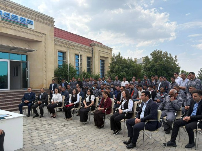 Tədbirdə Qobustan rayon İcra Hakimiyyətinin başçısı Adil Məmmədov geniş təbrik nitqi söyləmişdir. Tədbirdə Qobustan rayon İcra Hakimiyyətinin başçısı Adil Məmmədov geniş təbrik nitqi söyləmişdir.