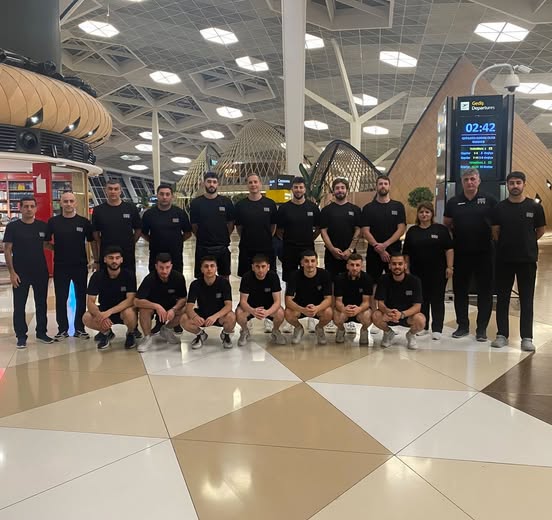 Avropa Gümüş Liqasında çıxış edən kişi voleybolçulardan ibarət Azərbaycan millisi bu gün ilk turun oyunları üçün İsveçə yola düşüb. Avropa Gümüş Liqasında çıxış edən kişi voleybolçulardan ibarət Azərbaycan millisi bu gün ilk turun oyunları üçün İsveçə yola düşüb.
