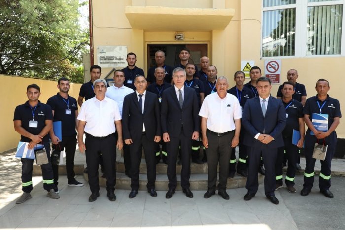 Baş direktor Ağsu RQİİ-nin nümunəvi əməkdaşlarını təltif etdi.