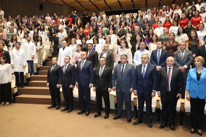 Milli Məclisin Səhiyyə komitəsinin sədr müavini Rəşad Mahmudov Yeni Klinikada 17 İyun Tibb İşçilərinin Peşə Bayramı tədbirində iştirak etmişdir.