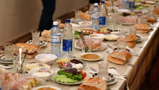 Yasda ehsan və yasmenlər ( yasda yeyib,içən oğlanlar ) Yasda ehsan və yasmenlər ( yasda yeyib,içən oğlanlar )