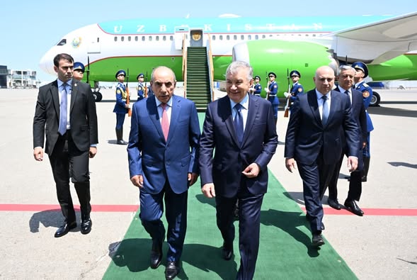 Özbəkistan Prezidenti Şavkat Mirziyoyev Azərbaycana dövlət səfərinə gəlib.