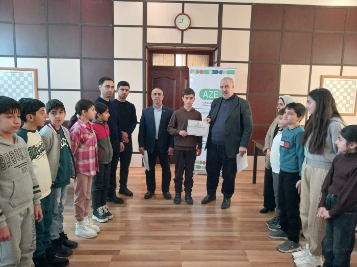 Uşaq-Gənclər idman Şahmat məktəbində DŞRTİ-si və DŞRGİİ-si ilə birgə, 31 Dekabr-dünya Azərbaycanlıların həmrəylik gününə həsr olunmuş məktəbli yeniyetmələr arasında şahmat idman növü üzrə rayon turniri kecrilmişdin.