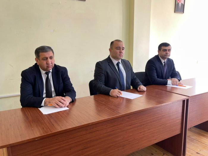 Kəlbəcər rayon İcra Hakimiyyətinin başçısı Azər Qocayev Daşkəsən rayonu, Quşçu kəndi, Quşçu kənd Mədəniyyət evinin   inzibati  binasında həmin ərazidə yaşayan vətəndaşlar üçün səyyar-görüş qəbulunu keçirib.